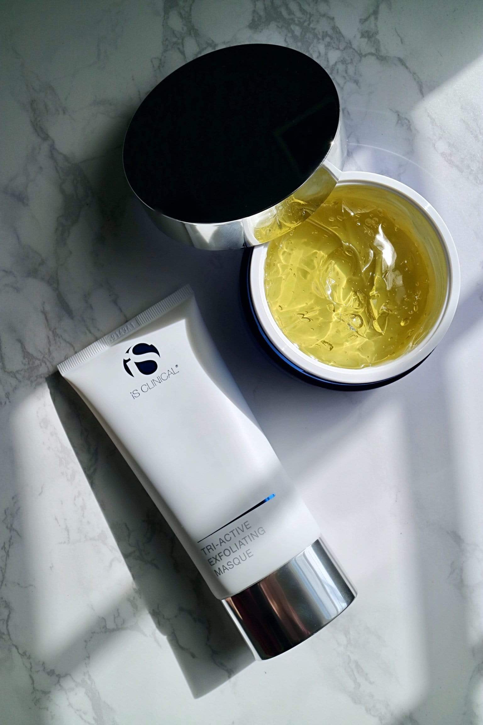 iS Clinical Smoothe and Soothe Facial